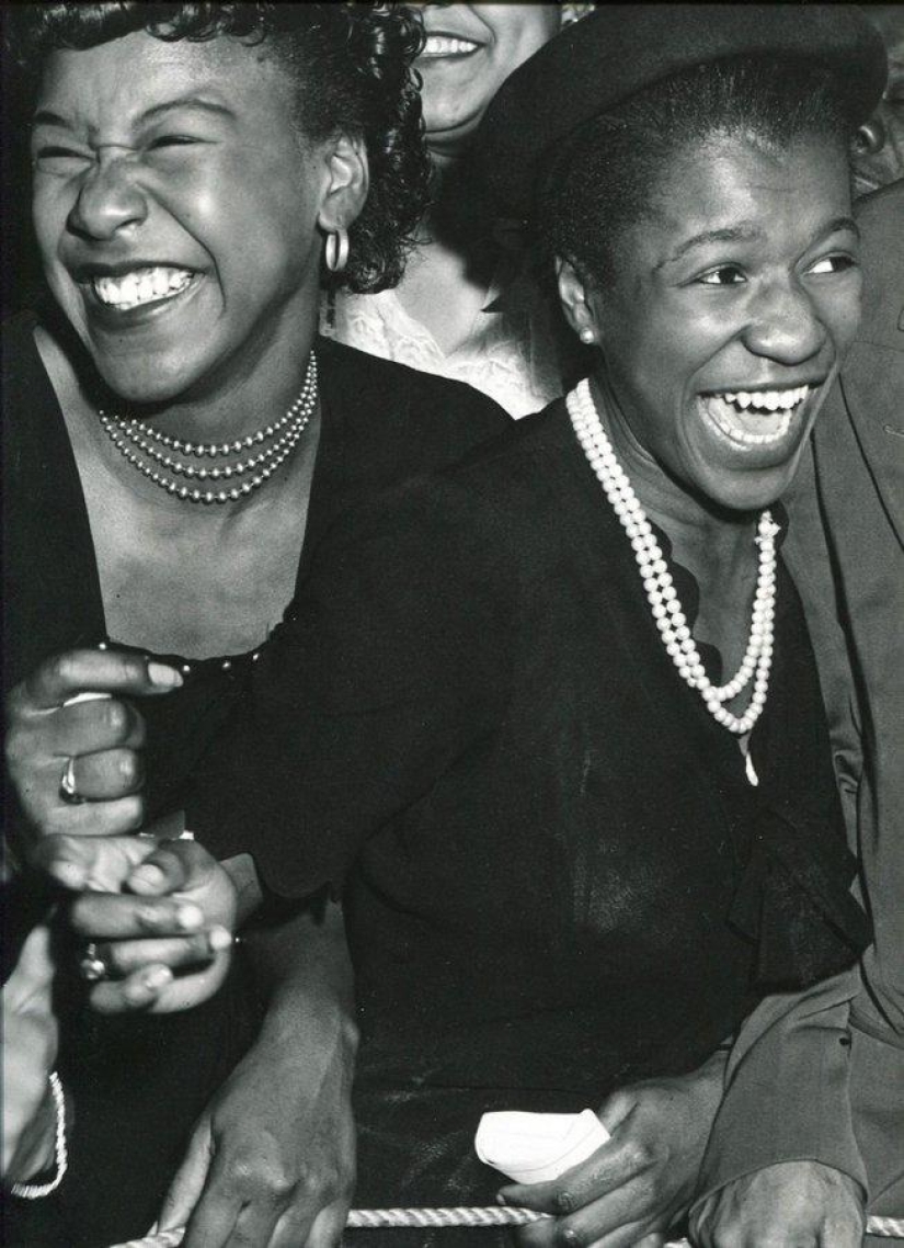 Weegee es un fotógrafo inquieto que ha estado en todas partes y en todas partes Weegee es un fotógrafo inquieto que ha estado en todas partes y en todas partes