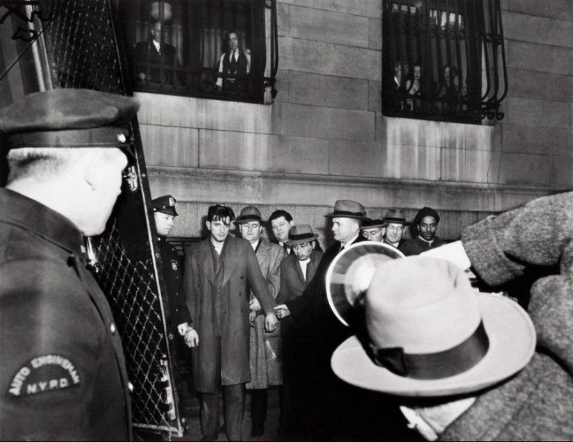 Weegee es un fotógrafo inquieto que ha estado en todas partes y en todas partes Weegee es un fotógrafo inquieto que ha estado en todas partes y en todas partes