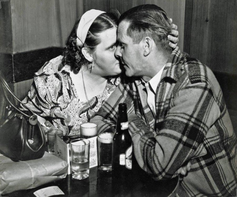 Weegee es un fotógrafo inquieto que ha estado en todas partes y en todas partes Weegee es un fotógrafo inquieto que ha estado en todas partes y en todas partes