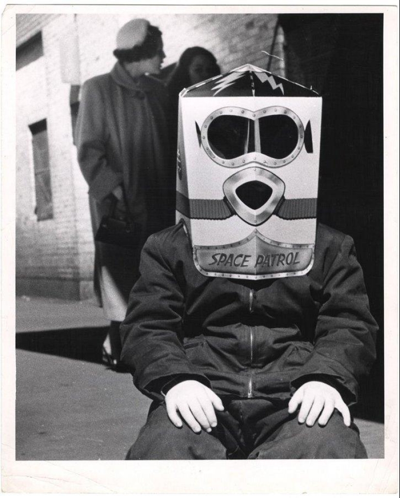 Weegee es un fotógrafo inquieto que ha estado en todas partes y en todas partes Weegee es un fotógrafo inquieto que ha estado en todas partes y en todas partes