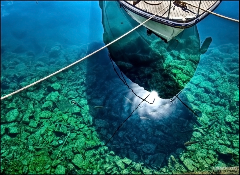 Weightlessness on the water Weightlessness on the water