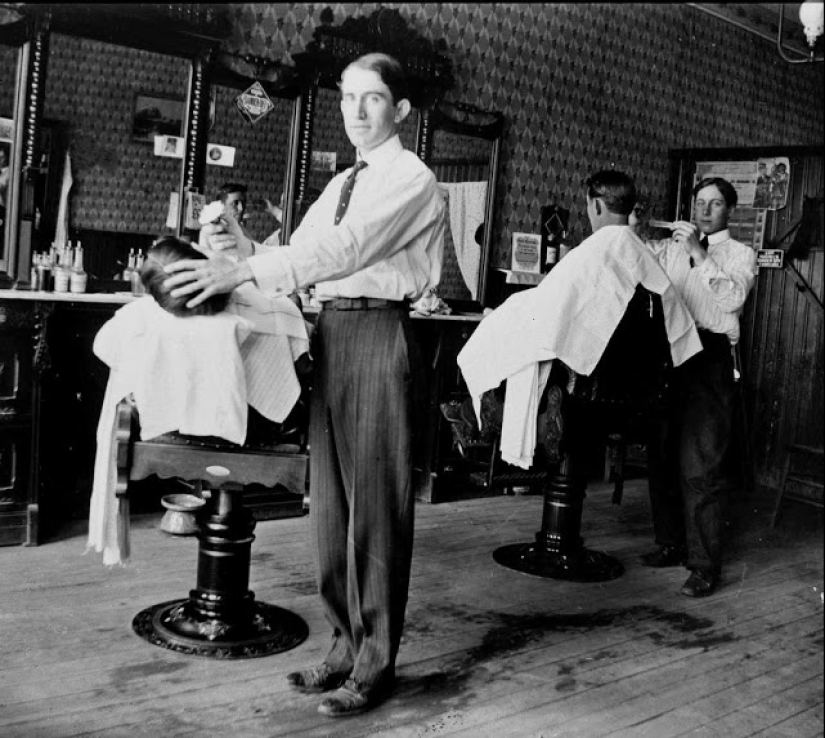 What did barbershops look like in the late XIX - early XX century