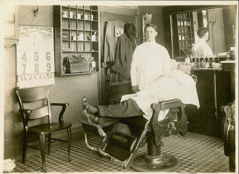 What did barbershops look like in the late XIX - early XX century