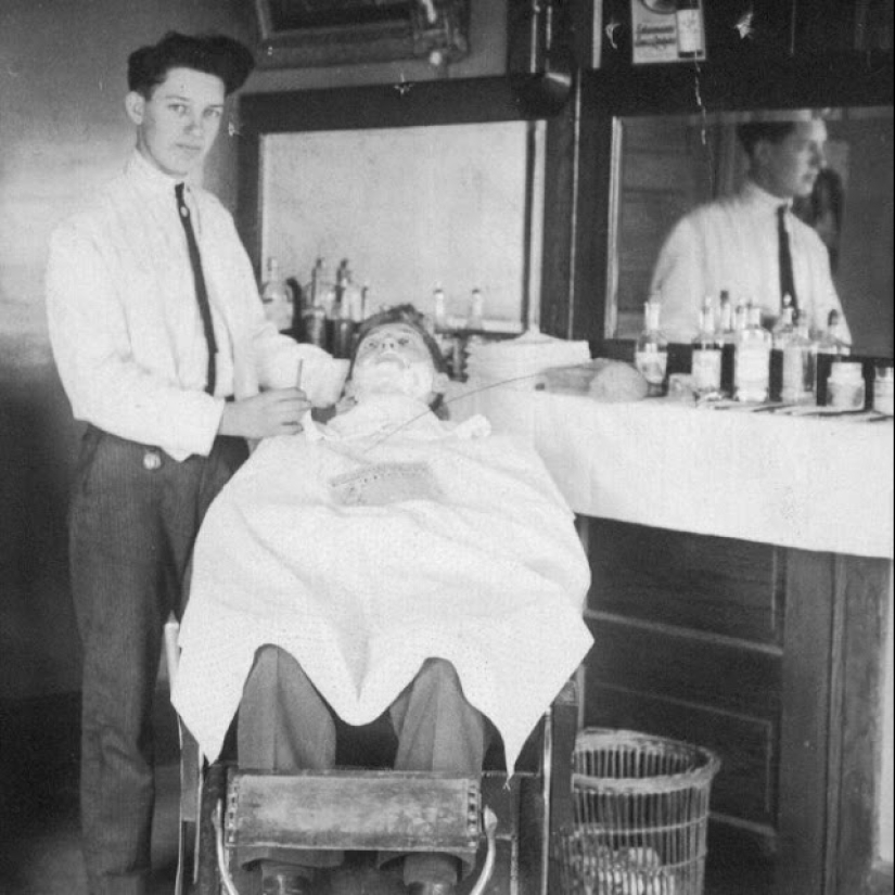What did barbershops look like in the late XIX - early XX century