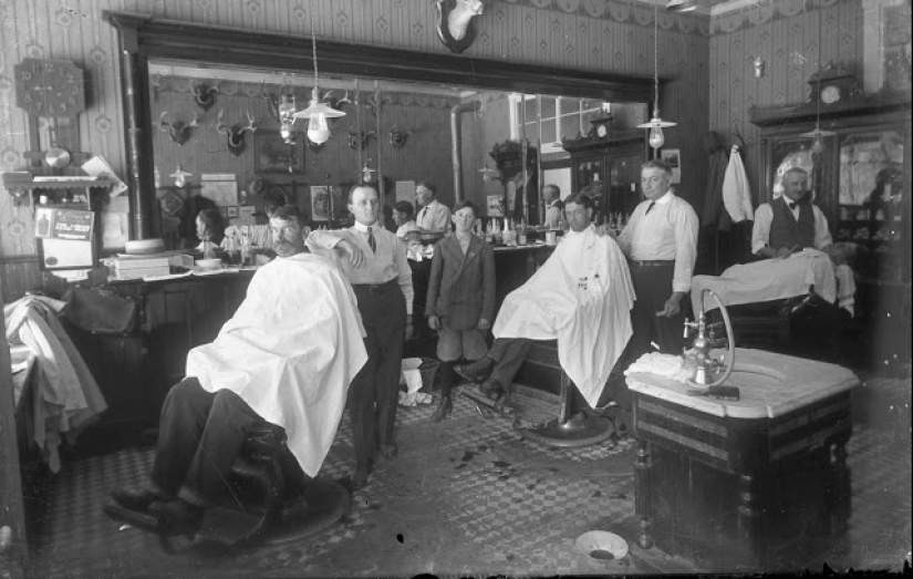 What did barbershops look like in the late XIX - early XX century