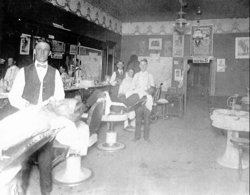 What did barbershops look like in the late XIX - early XX century