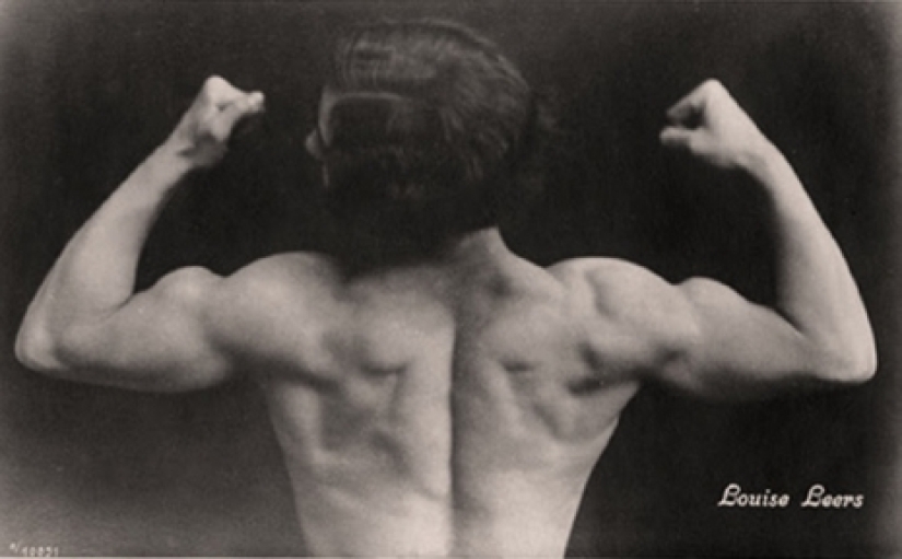 What did the first female bodybuilders of the early XX century look like