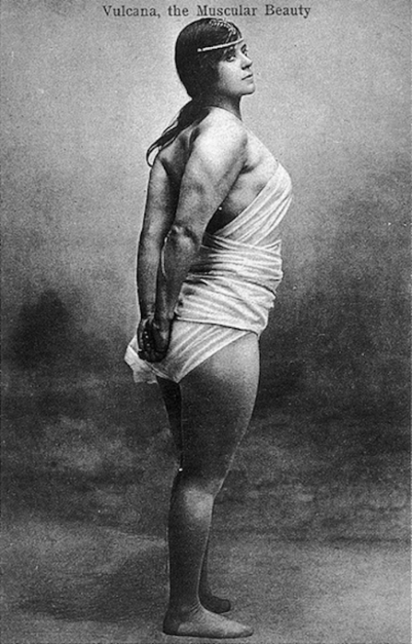 What did the first female bodybuilders of the early XX century look like