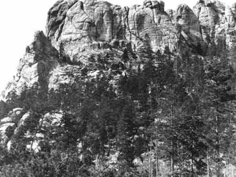 What did tourists ' favorite places look like a century ago