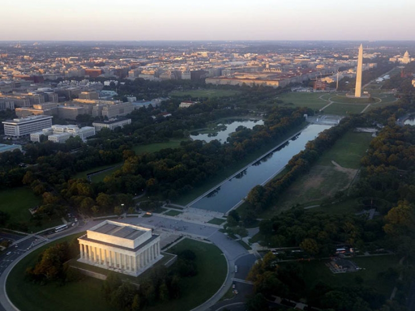 What did tourists ' favorite places look like a century ago