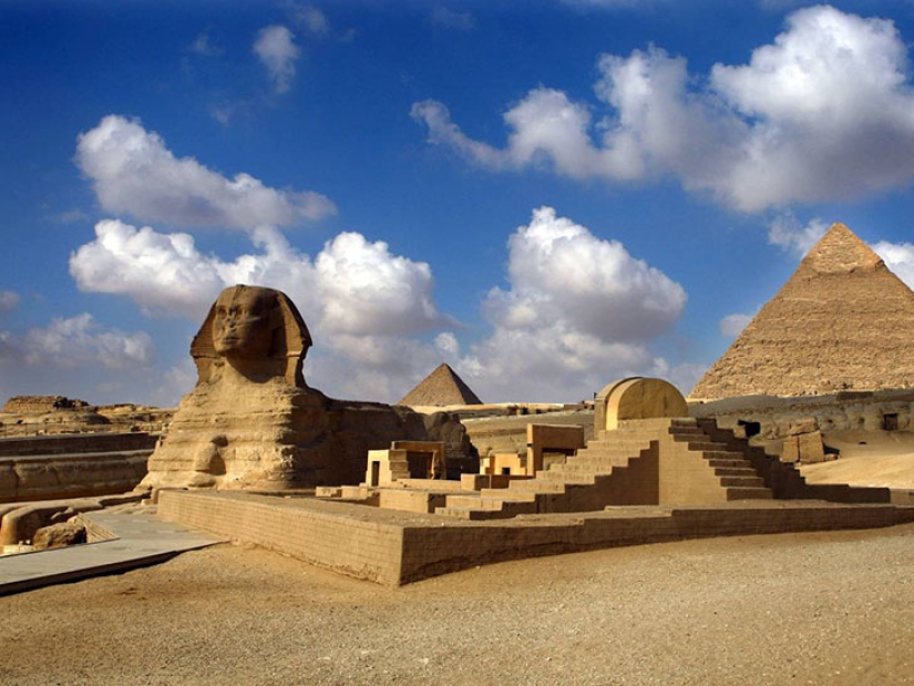 What did tourists ' favorite places look like a century ago