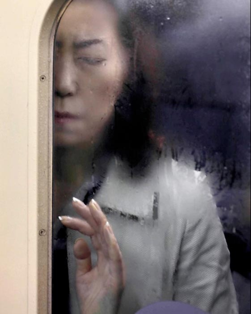 What does a normal crush in the Tokyo subway look like What does a normal crush in the Tokyo subway look like