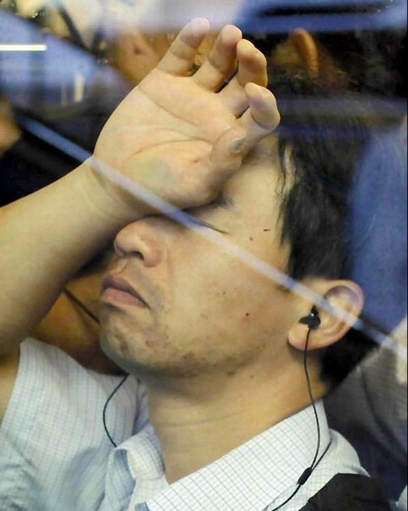 What does a normal crush in the Tokyo subway look like What does a normal crush in the Tokyo subway look like