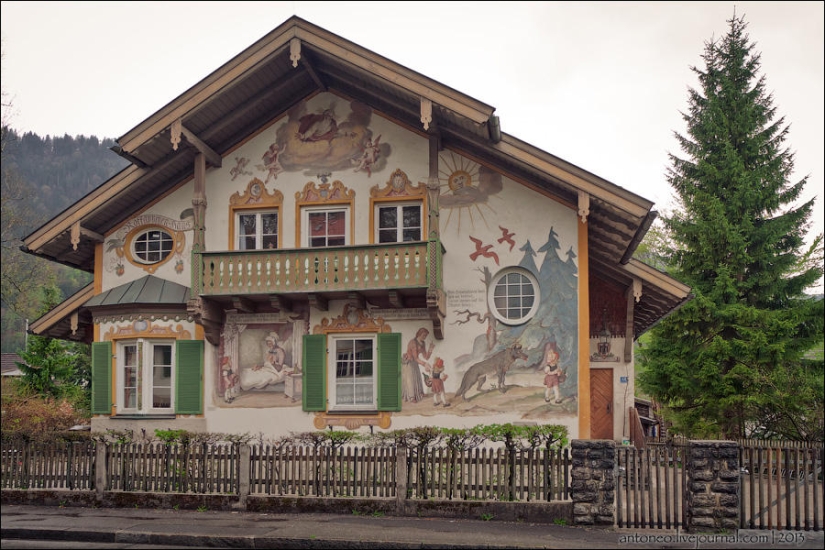 What does a painted Alpine village look like What does a painted Alpine village look like