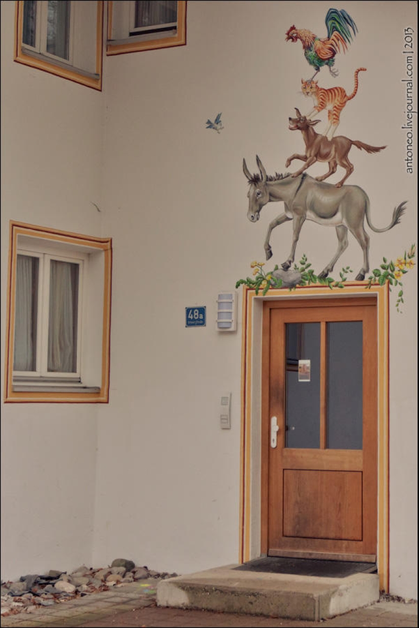 What does a painted Alpine village look like What does a painted Alpine village look like