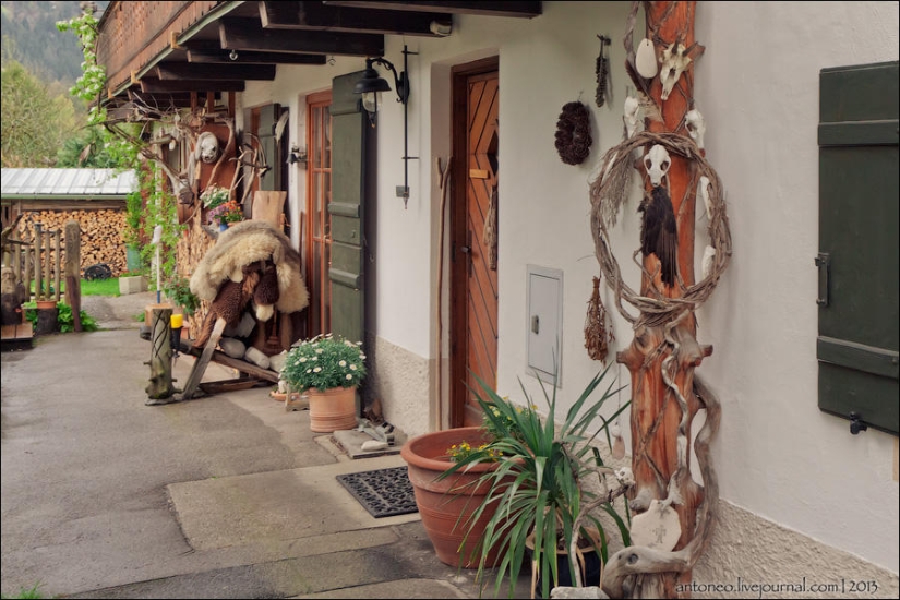 What does a painted Alpine village look like What does a painted Alpine village look like