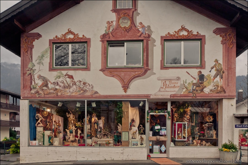 What does a painted Alpine village look like What does a painted Alpine village look like