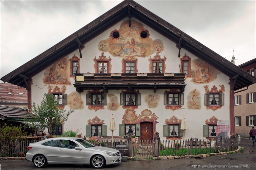 What does a painted Alpine village look like What does a painted Alpine village look like