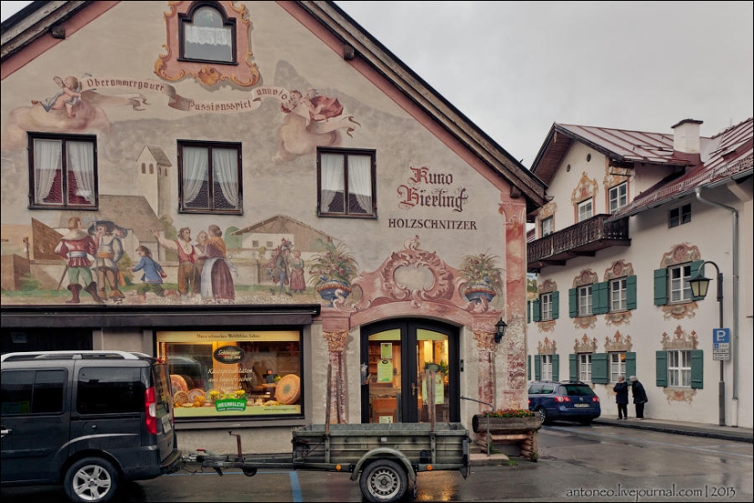 What does a painted Alpine village look like What does a painted Alpine village look like