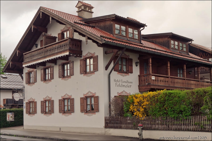 What does a painted Alpine village look like What does a painted Alpine village look like