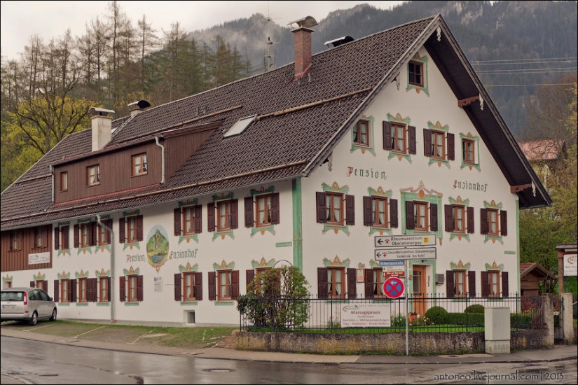 What does a painted Alpine village look like What does a painted Alpine village look like