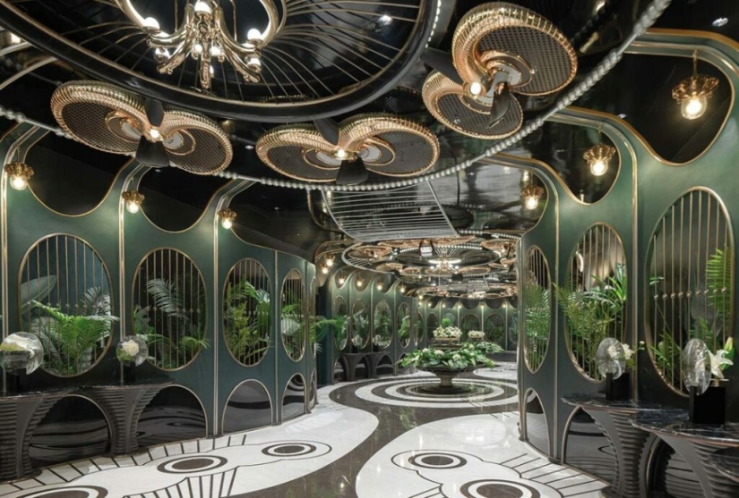 What does the world&#39;s most beautiful public toilet look like?