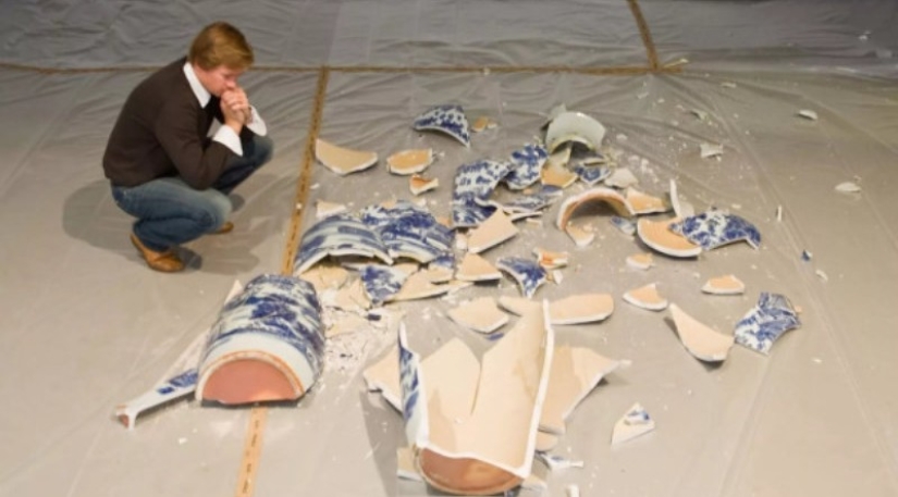 What happens if a valuable museum exhibit is accidentally damaged or destroyed? What happens if a valuable museum exhibit is accidentally damaged or destroyed?