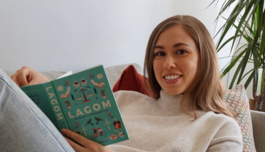 What is the lagom philosophy and how does it help Swedes be happy?