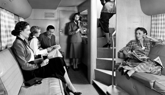 What the Boeing 377 Stratocruiser, the largest passenger plane in the world, looked like