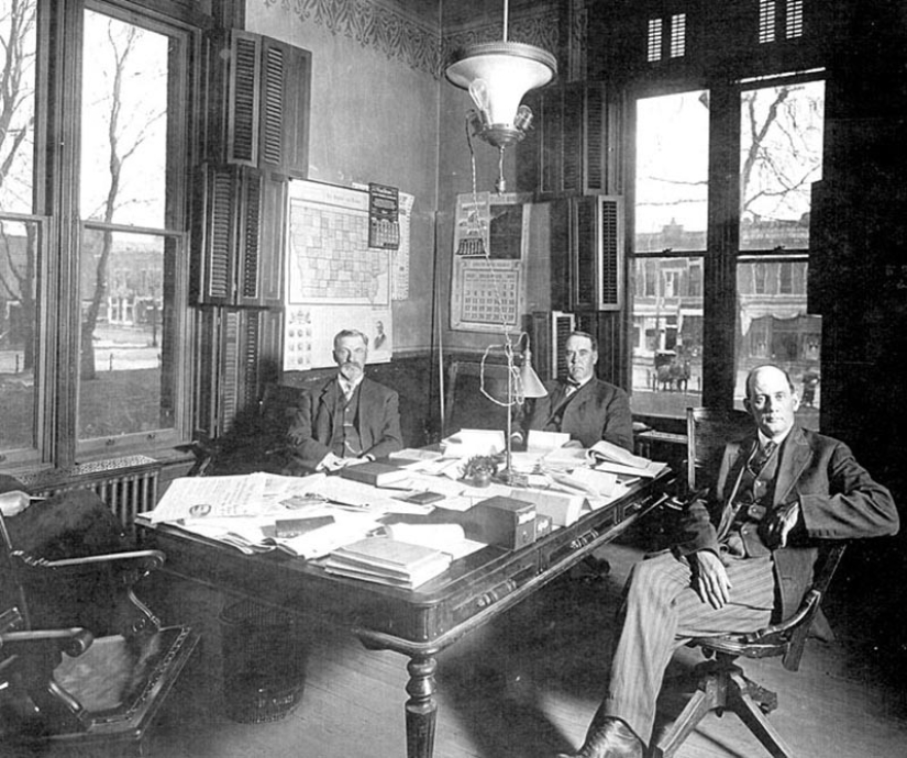 What were the offices like a hundred years ago What were the offices like a hundred years ago