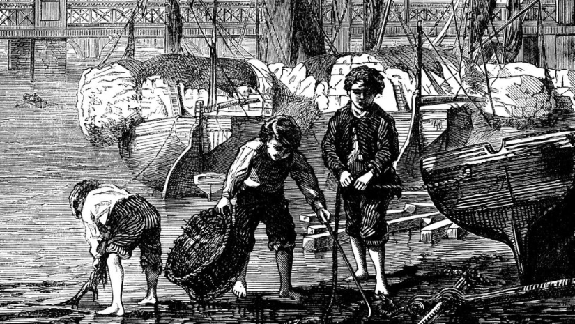 Who are madlarks and what do they look for in the mud on the banks of the Thames?