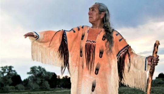 Why did the Indians wear fringe on their clothes Why did the Indians wear fringe on their clothes