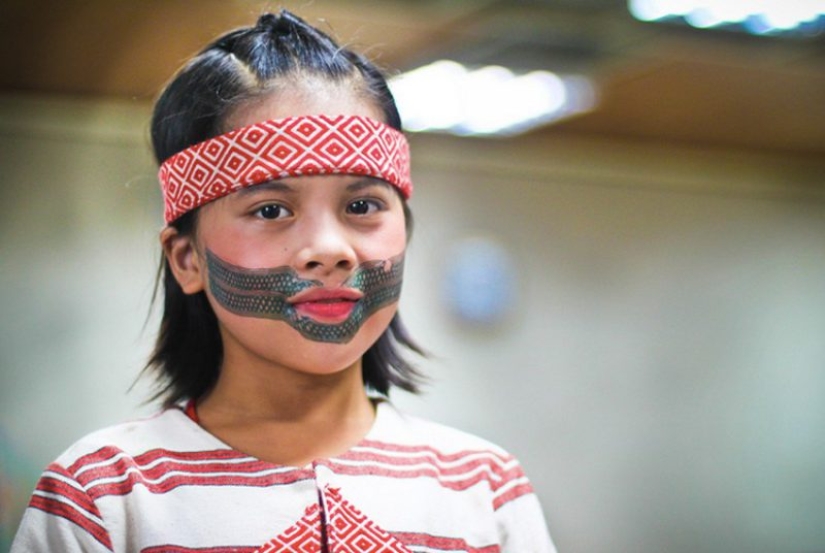 Why do beauties need a beard? The history of ta-moko Maori tattoos that are becoming a trend