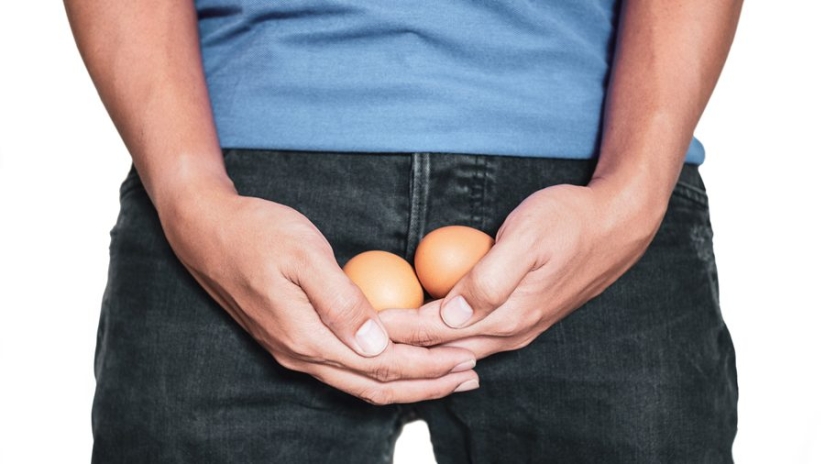 Why do men have one testicle lower than the other and is it normal Why do men have one testicle lower than the other and is it normal