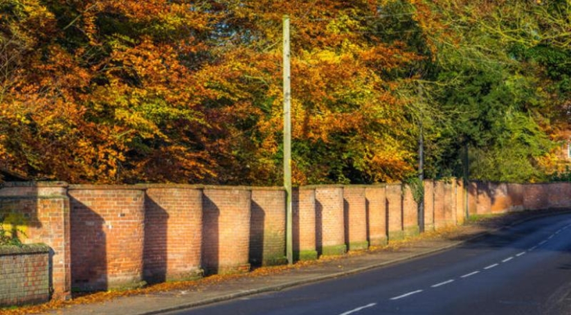 Why do the British build wavy fences?