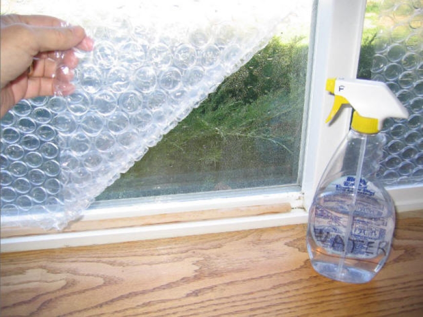 Why do they seal windows with air bubble wrap in the USA?