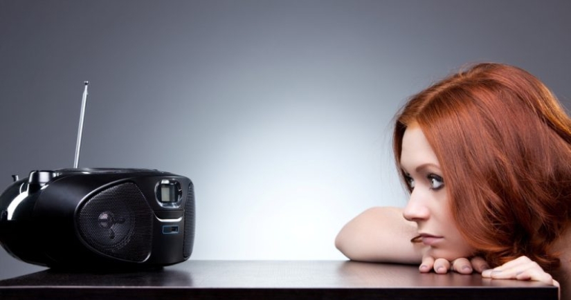 Why modern receivers the AM band, where there is some interference