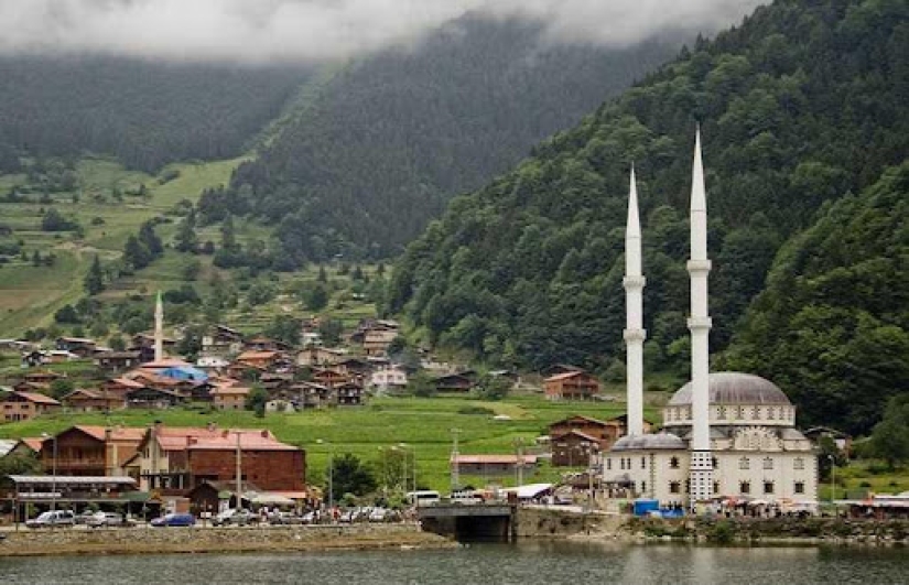 Why there are very few resorts on the Black Sea coast of Turkey Why there are very few resorts on the Black Sea coast of Turkey