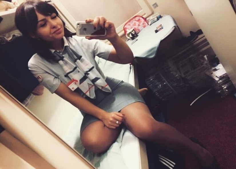 "With you anywhere!": the most beautiful fellow traveler in trains "With you anywhere!": the most beautiful fellow traveler in trains