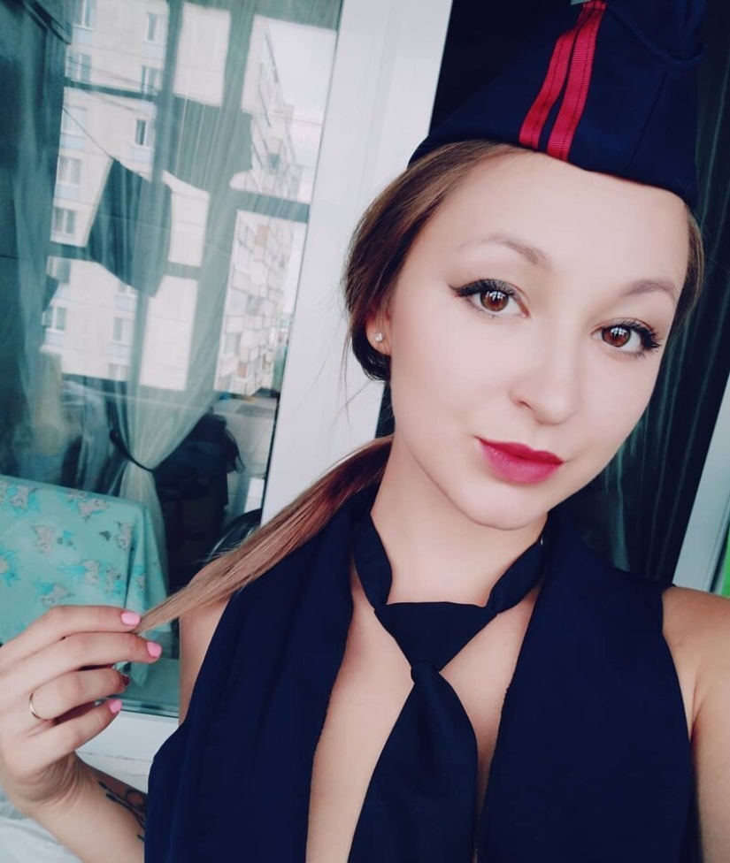 "With you anywhere!": the most beautiful fellow traveler in trains "With you anywhere!": the most beautiful fellow traveler in trains