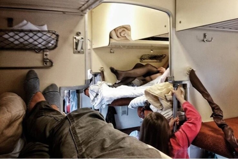 "With you anywhere!": the most beautiful fellow traveler in trains "With you anywhere!": the most beautiful fellow traveler in trains