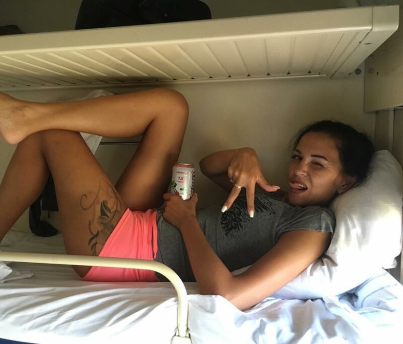 "With you anywhere!": the most beautiful fellow traveler in trains "With you anywhere!": the most beautiful fellow traveler in trains