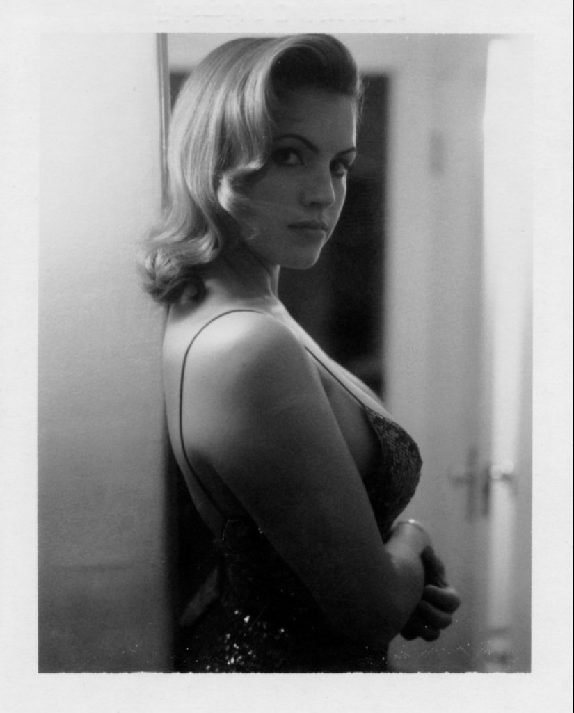 Women in atmospheric polaroids of the 1990s Women in atmospheric polaroids of the 1990s