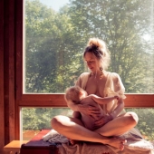 World Breastfeeding Week: watch how beautiful mothers feed their babies