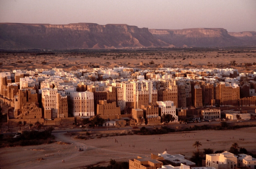 Yemeni Skyscrapers: Why is Shibam Called the 'Manhattan of the Desert'? Yemeni Skyscrapers: Why is Shibam Called the 'Manhattan of the Desert'?