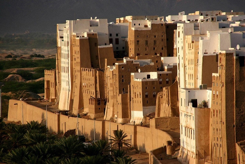 Yemeni Skyscrapers: Why is Shibam Called the 'Manhattan of the Desert'? Yemeni Skyscrapers: Why is Shibam Called the 'Manhattan of the Desert'?