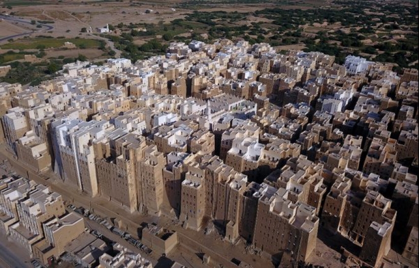 Yemeni Skyscrapers: Why is Shibam Called the 'Manhattan of the Desert'? Yemeni Skyscrapers: Why is Shibam Called the 'Manhattan of the Desert'?