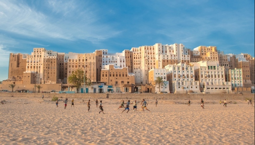 Yemeni Skyscrapers: Why is Shibam Called the 'Manhattan of the Desert'? Yemeni Skyscrapers: Why is Shibam Called the 'Manhattan of the Desert'?