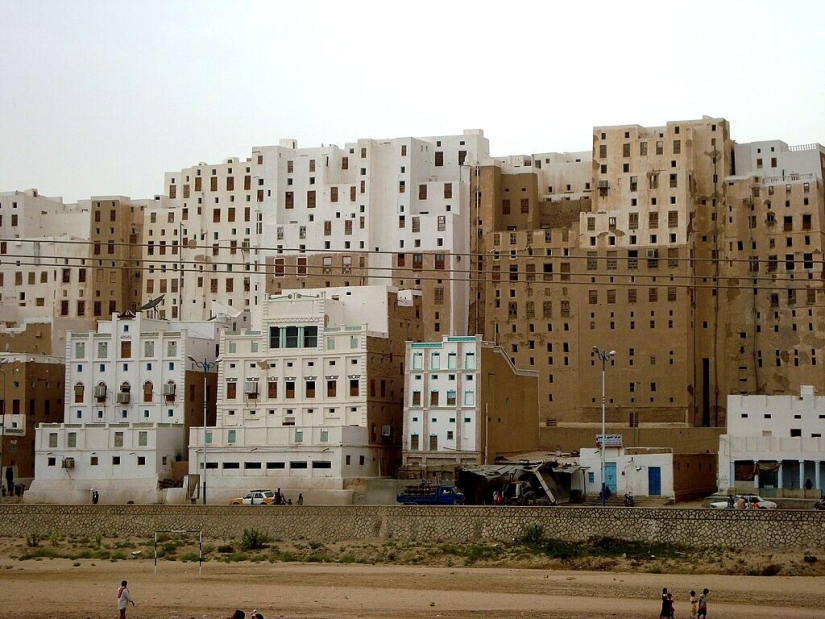 Yemeni Skyscrapers: Why is Shibam Called the 'Manhattan of the Desert'? Yemeni Skyscrapers: Why is Shibam Called the 'Manhattan of the Desert'?