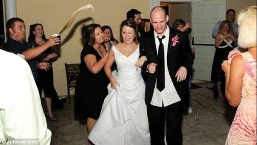 You can't think of it on purpose: the worst wedding photos that will definitely not be shown to guests You can't think of it on purpose: the worst wedding photos that will definitely not be shown to guests